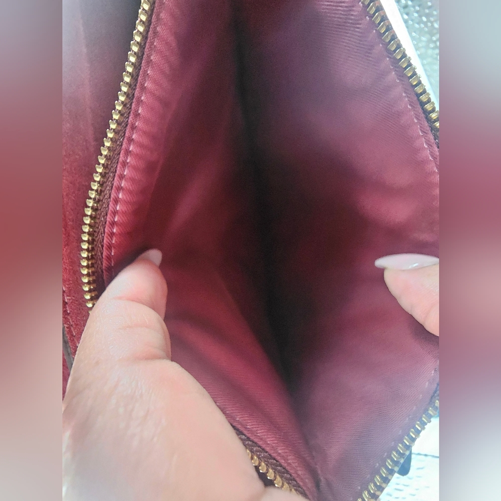 Coach Klaren Crossbody With Rainbow Linear Quilting. - Picture 15 of 16